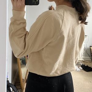 Super cute Uniqlo basic crew neck